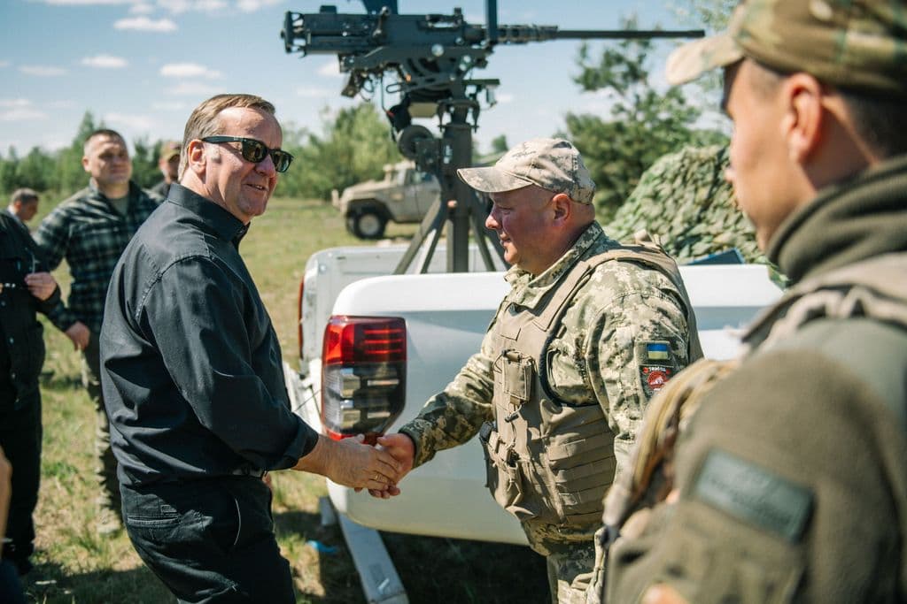 Міністр оборони Німеччини Борис Пісторіус ознайомився з тим, як працює українська система захисту неба. (джерело:) [[https://mod.gov.ua/news/borys-pistorius-na-pozytsiiakh-maloi-ppo-oznaiomyvsia-z-ukrainskoiu-systemoiu-protydii-shakhedam]]