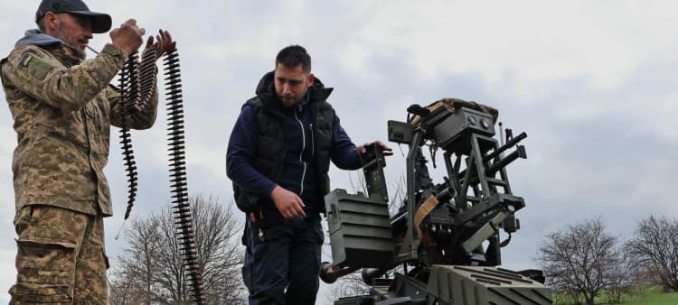 Die Lage an der Front bleibt für Russland und die Ukraine schwierig. Kiew versucht, den Personalmangel mit Technik auszugleichen. Und hat dabei erste Erfolge.