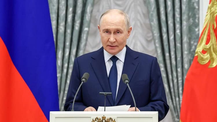 Putins Kremlpartei holt Rekordergebnis bei der Duma-Wahl – doch Experten sprechen von Imitation, Kontrolle und Kriegsvorbereitung.